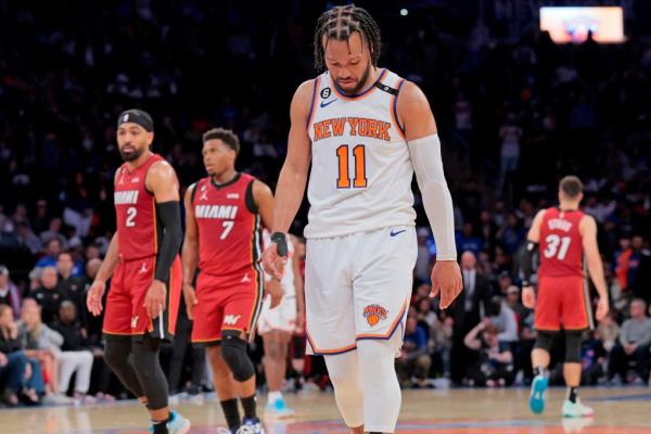 A dejected Jalen Brunson looks down to the floor during the fourth quarter of the Knicks' 108-101 Game 1 loss to the Heat.